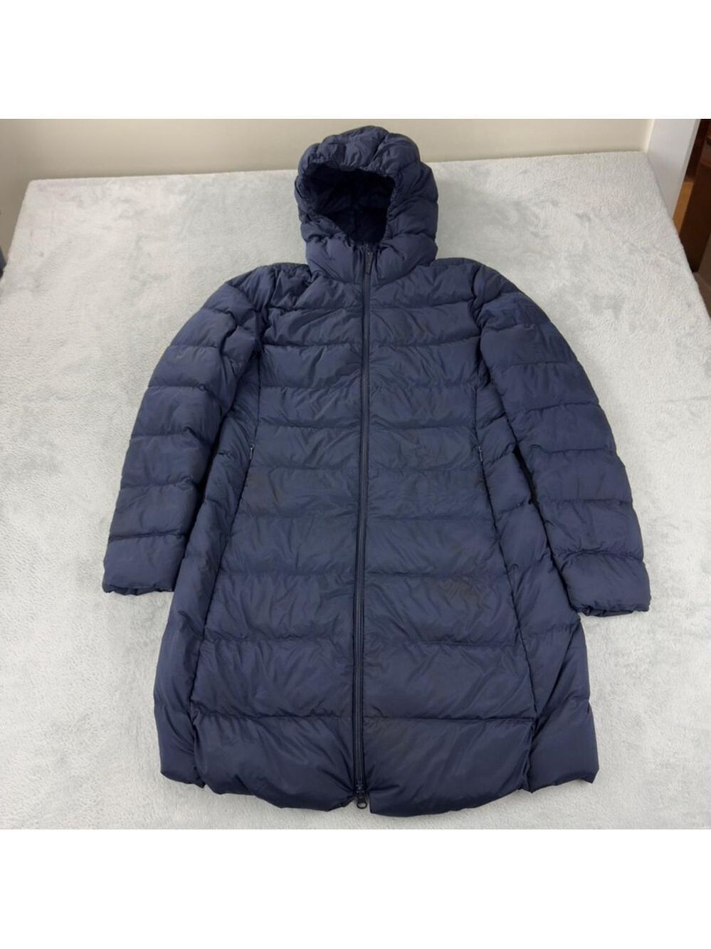 Uniqlo Women's Size Medium Seamless Down Navy Blue Puffer Coat 212-178930